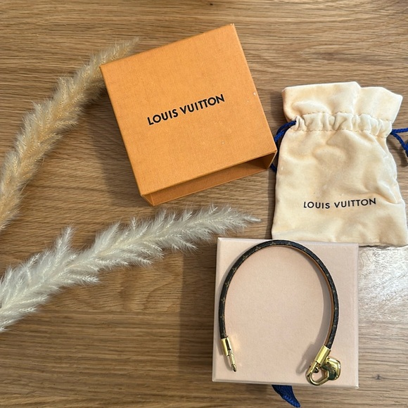 LOUIS VUITTON Crazy in lock gold charm bracelet - Picture 1 of 5